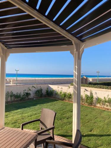 Iking Maryut House | On the beach house