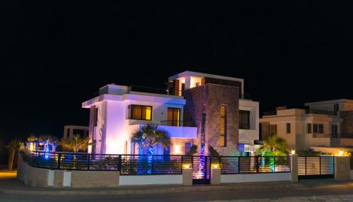 Village Road Villa | Palmen Villa