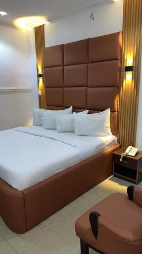 Ikeja Hotel | Quarters Inn & Suites Ikeja