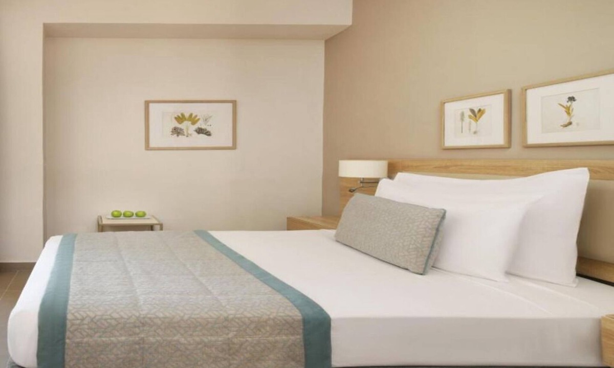 El Hadaba Hotel | Relax in Stylish Family Suite w/Scenic Cliffside Views of the Red Sea