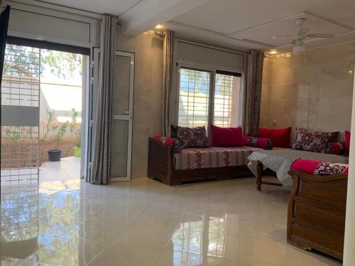 Hay El Qods Apartment | Rez-de-chaussée de villa agréable avec jardin dans un quartier calme et luxueux