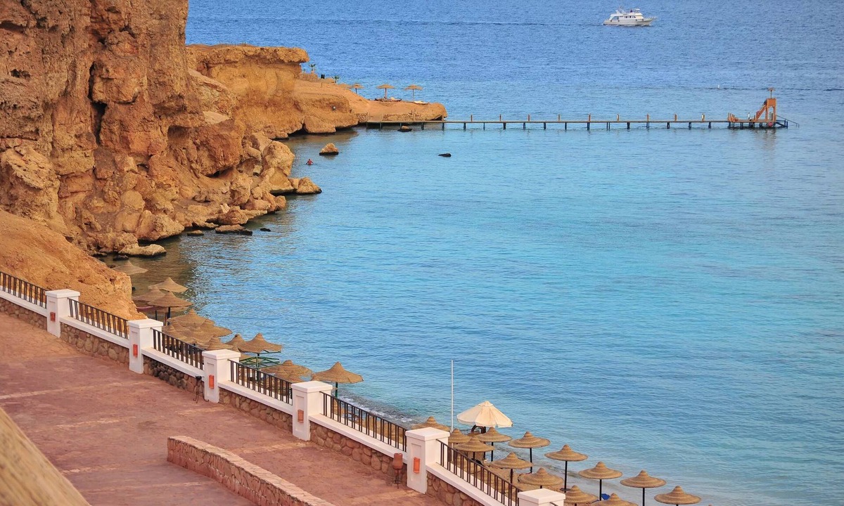El Hadaba Hotel | Scenic Cliffside Stay | Pools, Sauna, Night Shows & All-Inclusive Comfort