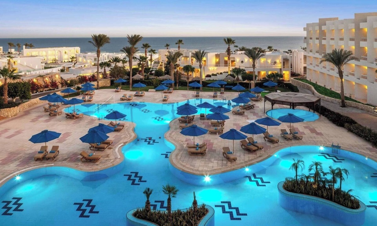 Ras Nasrani Hotel | Spacious Junior Suite Close to Beach – Perfect for Family Vacations