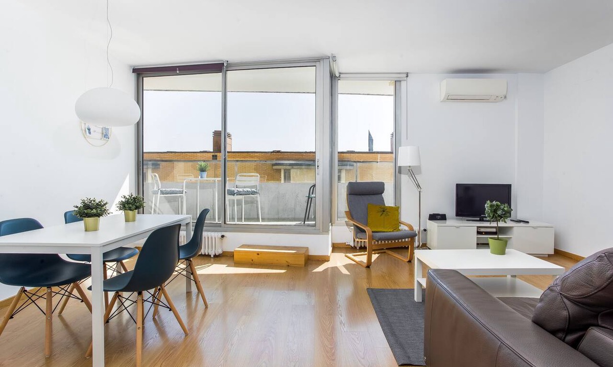 La Vila Olimpica del Poblenou Apartment | Spacious 2-Bedroom Apartment with Balcony Near the Beach
