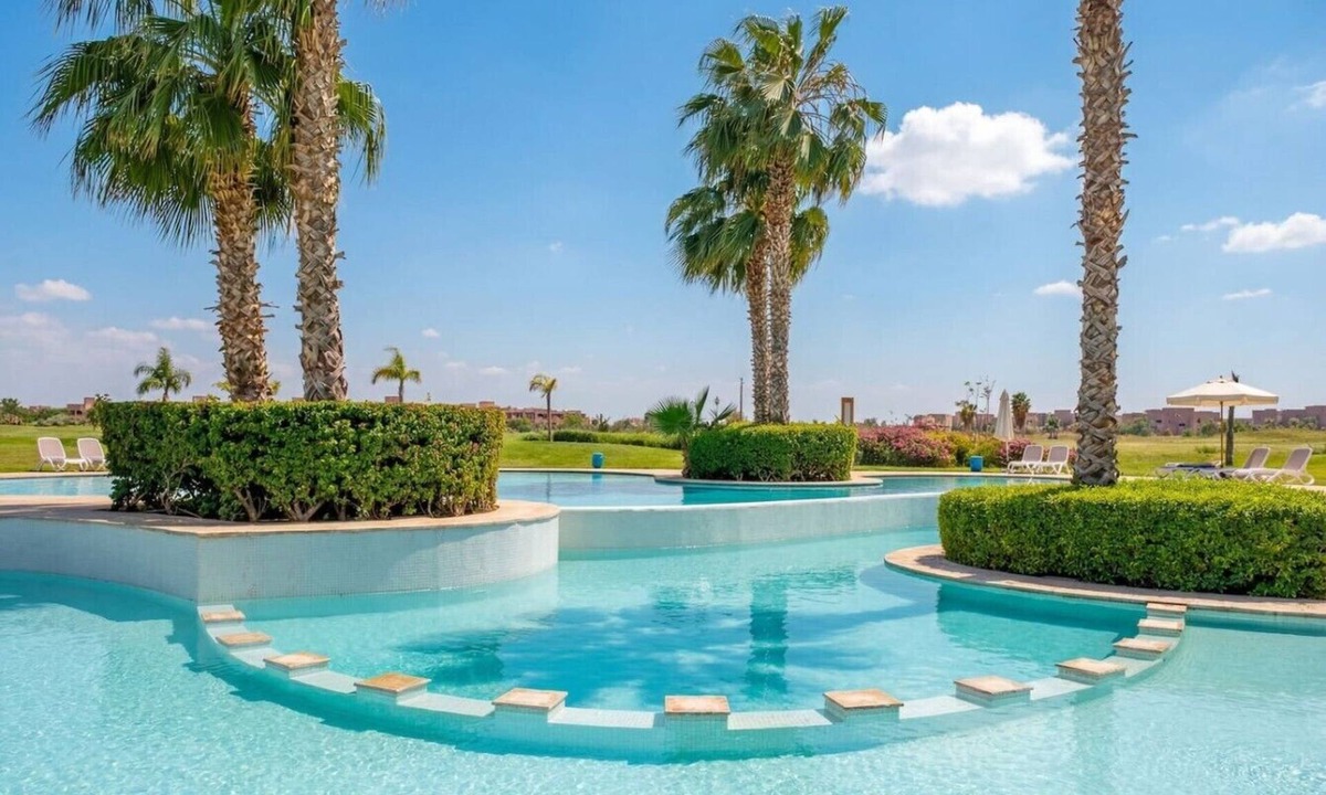 Menara Apartment | Studio - Golf & Pool view- Cadre chic et paisible