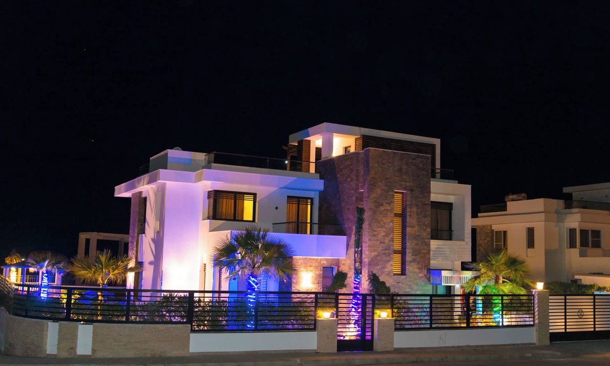 Hurghada Villa | Stylish palm villa with full sea views