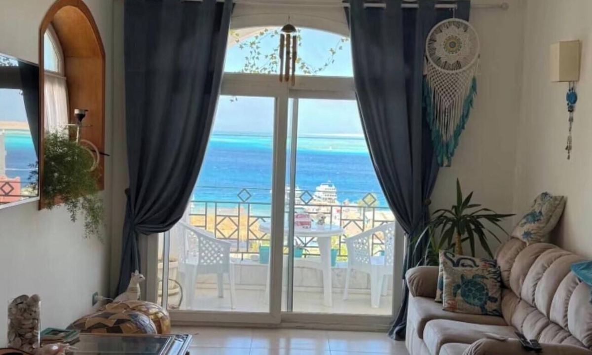Village Road Apartment | Sunny Seaside Retreat in Hurghada