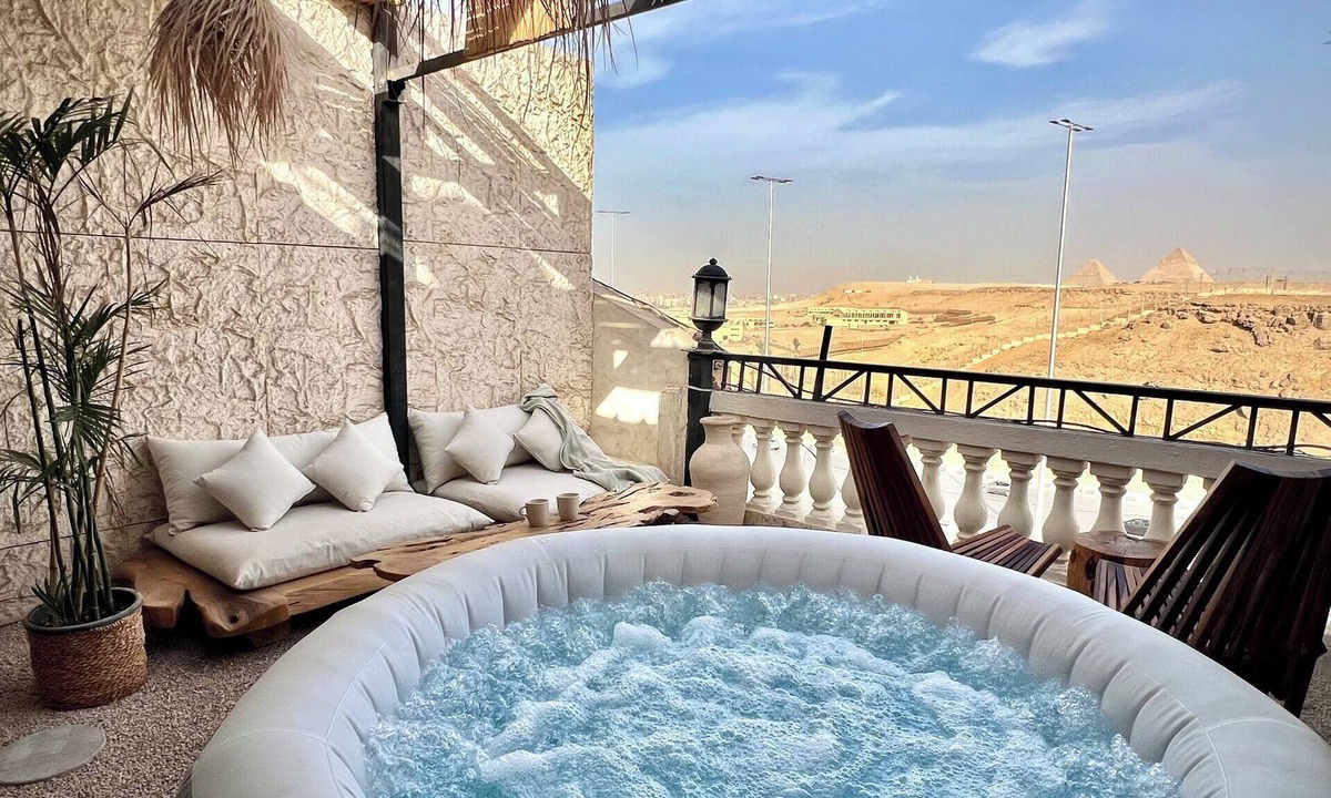 Pyramids Gardens Apartment | Suspiroo w/skylight and private terrace