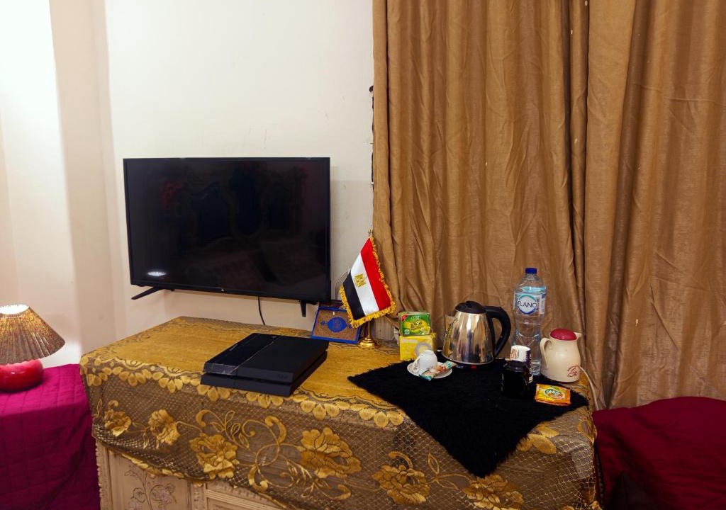 Abdin House | Tahrier square family room private bathroom incairodowntown cairo besaids AUC univ and GREECK CUMPS Cairo Giza