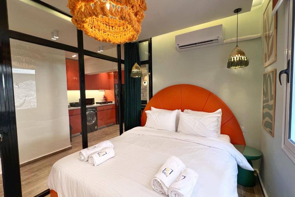 Heliopolis Apartment | The 2 BDR Emerald Condo 5 min to CAI Airport