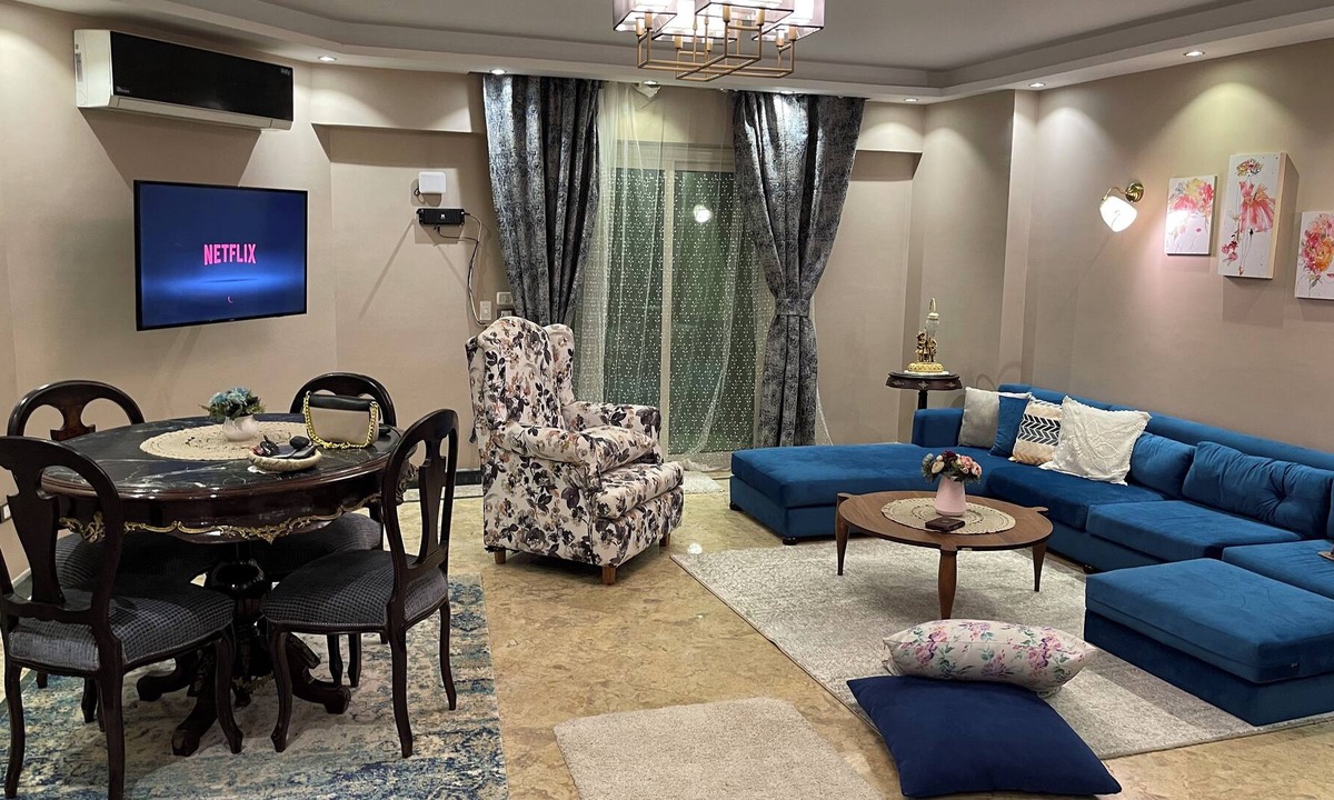 Heliopolis Apartment | The Cairo International Airport, 5 km from A Family Friendly Apartment.