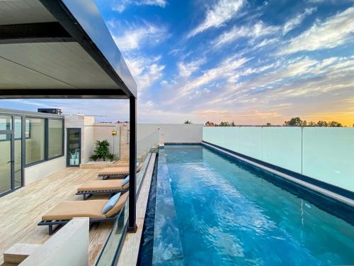 Menara Villa | Triplex de luxe Santorini piscine privée chauffée 3 chambres