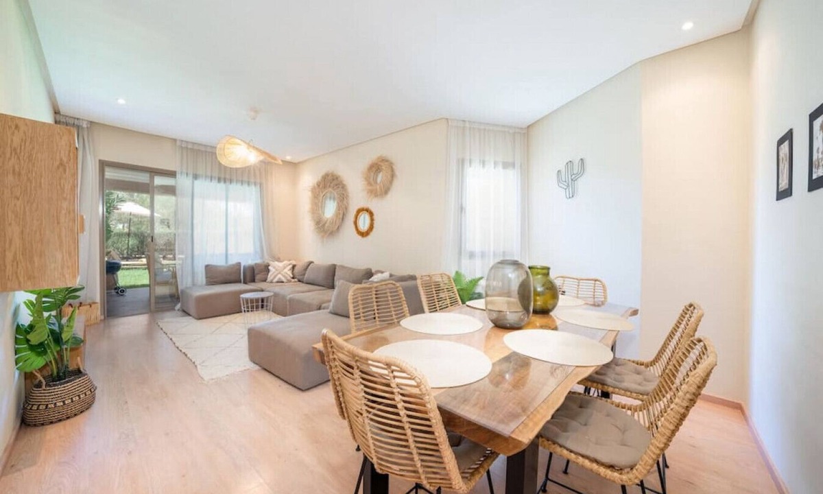 Menara Apartment | Trois chambres et Jardin Privé à Prestigia