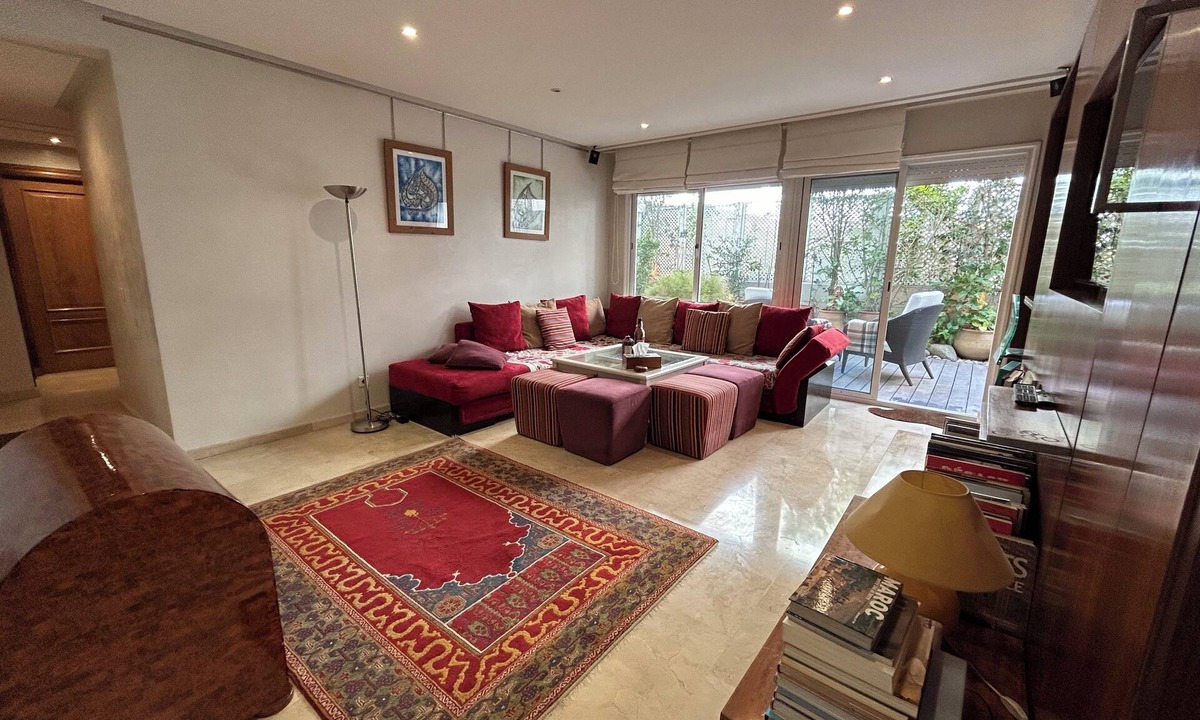 Racine Apartment | Un appartement en plein centre calme avec jardin