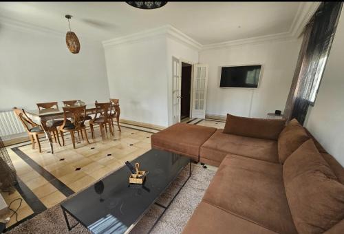 Ennasr Apartment | un grand 2 chambres et salon à ennasr1
