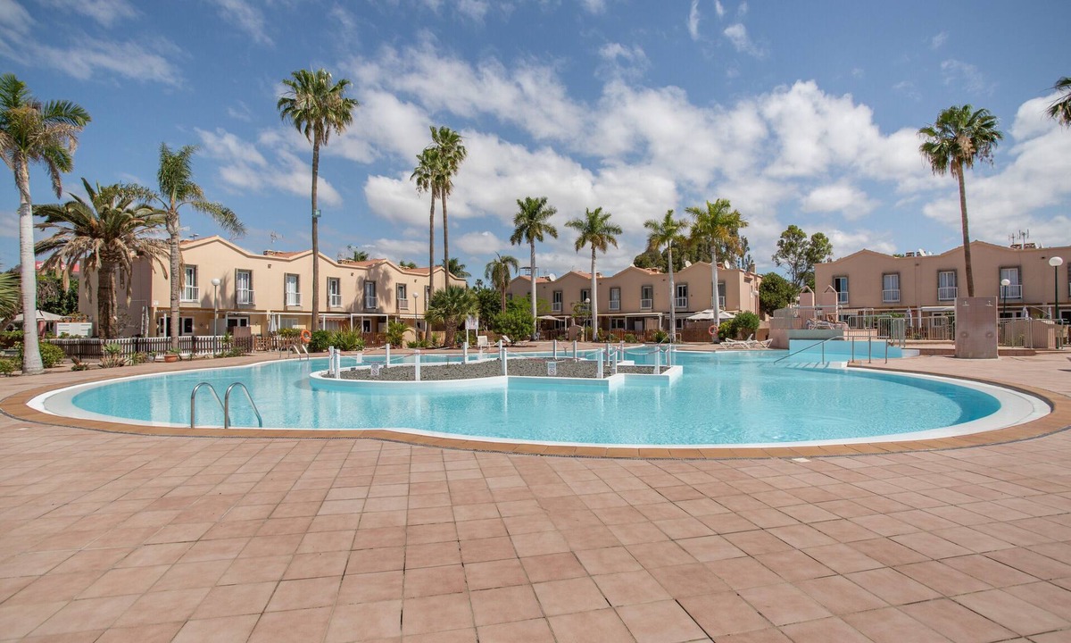 Sonnenland Resort | Vacation 'Green Oasis Club' with Shared Pool, Wi-Fi and Air Conditioning