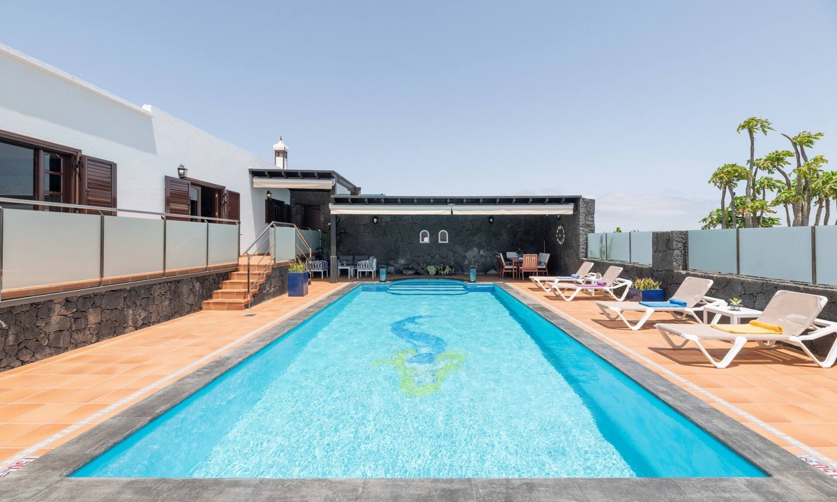Teguise Villa | Vacation Villa 'Casa Los Llanos Teseguite Lanzarote' with Sea View, Private Pool and Wi-Fi