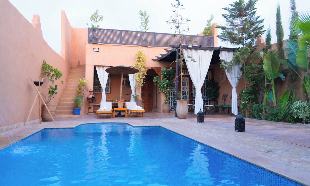 Menara Villa | Villa Brek réservée aux familles avec piscine privée à 8 km du centre ville