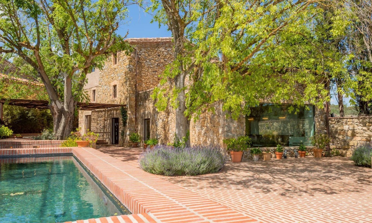 Corca Villa | Villa Rodonell - Six Bedroom Villa, Sleeps 16