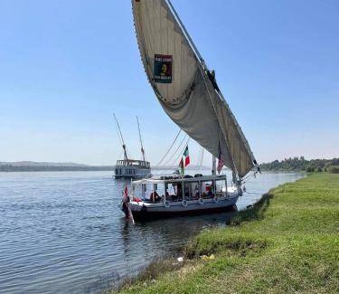 Aswan Boat Rental | 11 m² Houseboat ∙ 2 bedrooms ∙ 13 guests