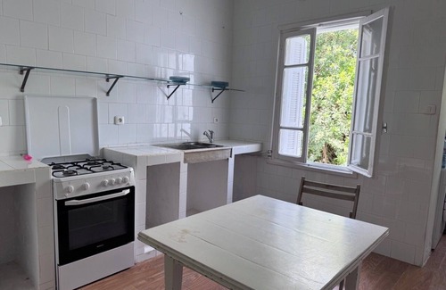 Carthage Apartment | 3-bedroom apartment in phenomenal Carthage with WiFi, AC