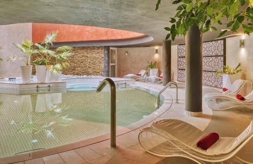 Les Berges Du Lac II Hotel | 360 m² Hotel ∙ 4 bedrooms ∙ 127 guests