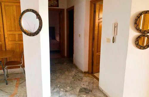 Ennasr Apartment | Charmant Appartement 2 chambres avec Internet et Vue Panoramique - au Cœur du Quartier Prestigieux d'Ennasr 2, Proche de Toutes Commodités - Service Navette