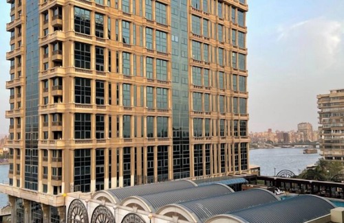 Cairo Apartment | Charming 3-bedroom apartment with Nile view, AC and WiFi in Giza Governorate