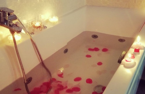 Les Berges Du Lac II Apartment | Jacuzzi with large View on Tunis lake & Tunisia Mall