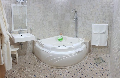 El Djem Hotel | Julius