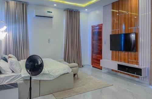 Ofin Apartment | Plistbooking Corporate Luxurious 5 Bedroom Short-Let Apartment in Lekki