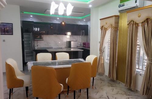 Ofin House | Shimawa-House-Sleeps4-Luxury&Privacy-24 7 Security