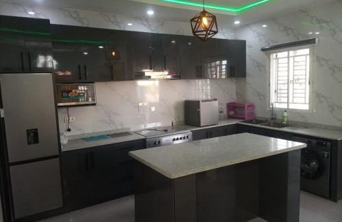 Ofin House | Shimawa-House-Sleeps4-Luxury&Privacy-24 7 Security