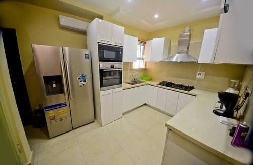 Lekki House | SLEEKHOUSE , a townhouse with a lake view