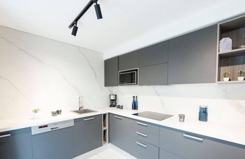 Les Berges du Lac Apartment | Sunset 202 Luxury with gym club in Lac 1