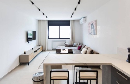 Les Berges du Lac Apartment | Sunset 204 Luxury 2bds with Gym