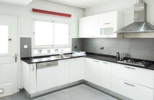 Sidi Dhrif Apartment | The Perfect Flat: Sea side, central, luxurious