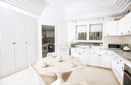 Carthage Apartment | La Vue est Belle: Apt de luxe avec vue sur mer