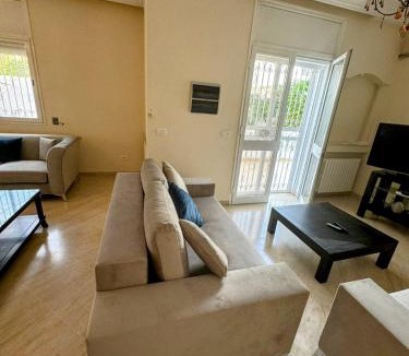 El Aouina Apartment | Étage de villa spacieux aux Jardins de la Soukra