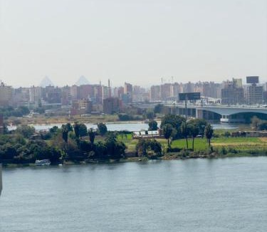 Cairo Apartment | شقة فندقية فاخرة بإطلالة ساحرة على النيل ولاهرامات