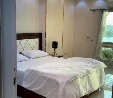Cairo Apartment | شقة فندقية في كورنيش المعادي على النيل بجوار مستشفى السلام الدولي