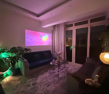 Al-Muntazah Apartment | شقه بصاله سينمائية وغرفتين نوم Cinema hall