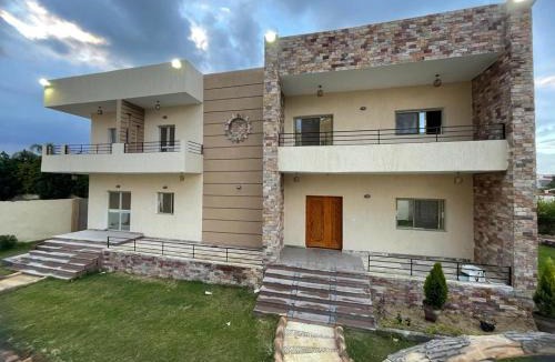 6th of October City Villa | فيلا للايجار اليومى فى الريف الاوربي طريق مصر اسكندرية الصحراوي قريبة من مطار سفنكس وبجوار هايبر وان الصحراوي- 5 غرف نوم-حمام سباحة-شواية- كيدز ايريا- جيم- بلياردو