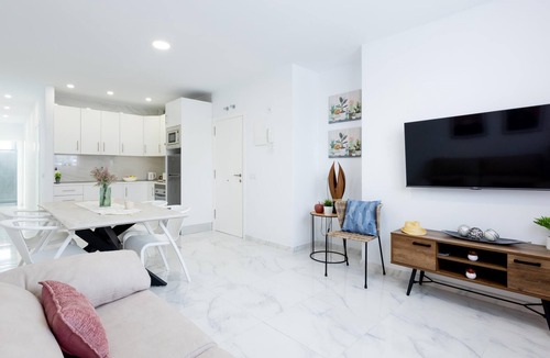 San Isidro Apartment | 1 Moderno Edificio Emilia