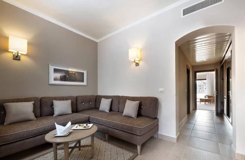 Sharm El Sheikh Hotel | 2 Modern Comforts Steps from Nabq Bay Center’s Shops and Entertainment