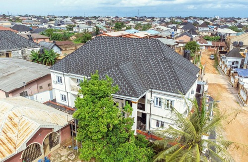 Benin City Apartment | 2025-Built Lavish 3BR Gated Flat in GRA Benin City—24/7 Solar Power & Security!