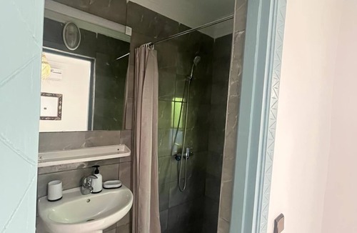 Arset El Bilk House | 3-bedroom riad in amazing Marrakesh with fitness room, AC for family & friends