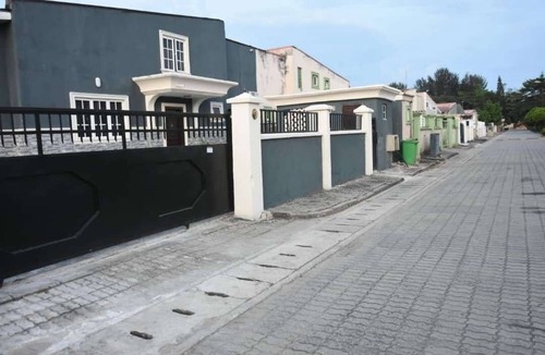 Epetu House | 3 Bedroom Short Let Apartment @ Mayfair Gardens Estate