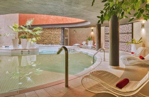 Les Berges Du Lac II Hotel | 360 m² Hotel ∙ 4 bedrooms ∙ 127 guests