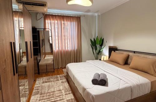 Al Rehab Apartment | 3BR Rehab Apt Walk To Gateway Mall